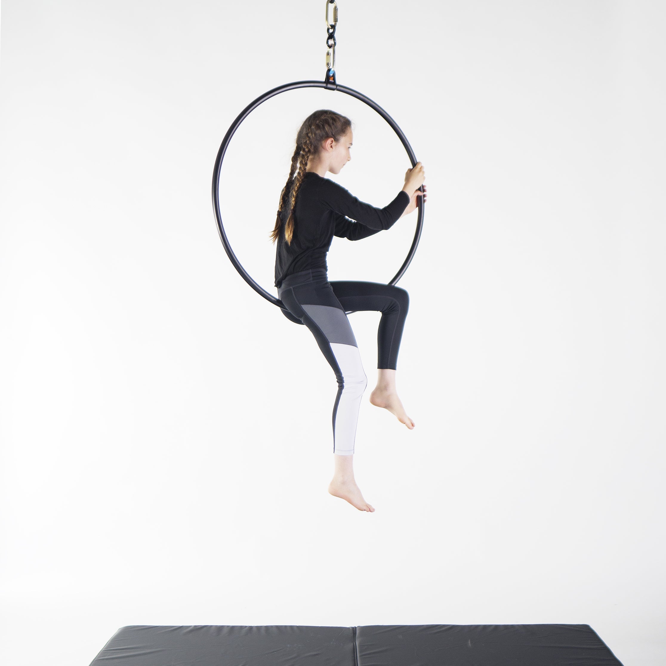 Performer in 1 point hoop